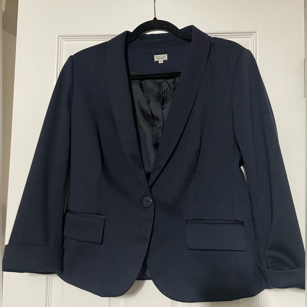 Calvin Klein size M / 38W x 30L navy blue blazer.
